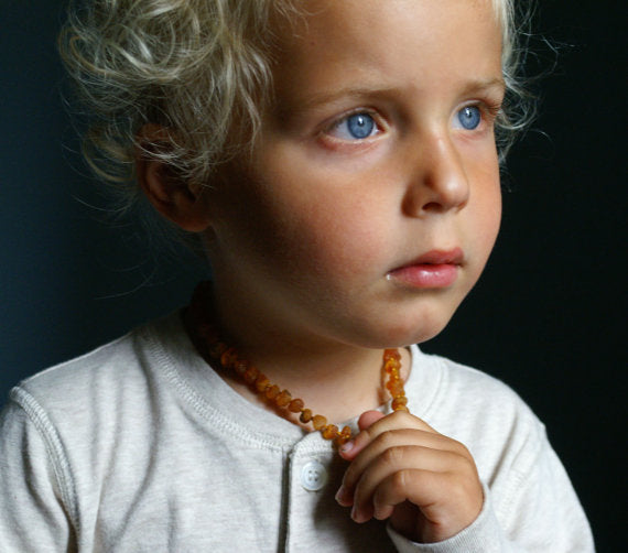 What is amber teething necklace and how it can be helpful to your baby? | Expert Advice